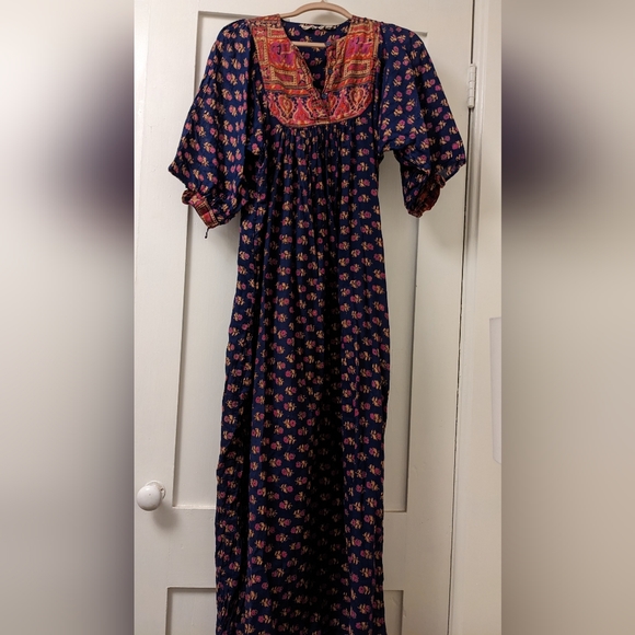 Dresses & Skirts - Super cute Boho Vintage Indian-print dress from Bloomingdale's